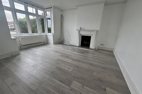 3 bedroom terraced house to rent, Bradgers Hill Road, Luton, LU2 7EL