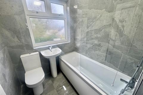 3 bedroom terraced house to rent, Bradgers Hill Road, Luton, LU2 7EL