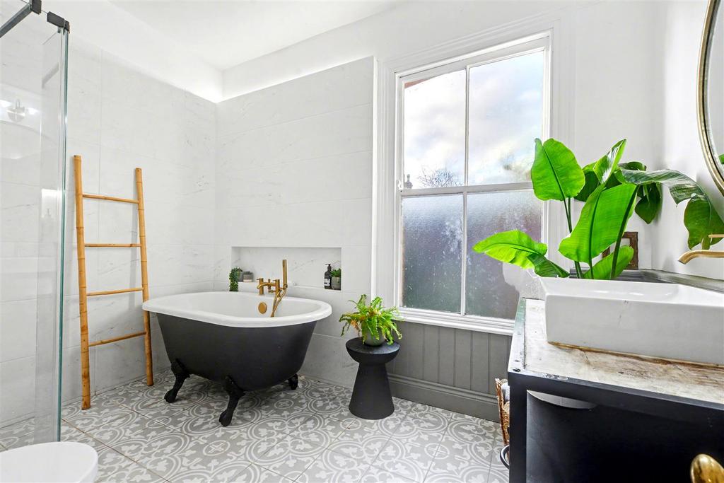 Bathroom (2).jpeg
