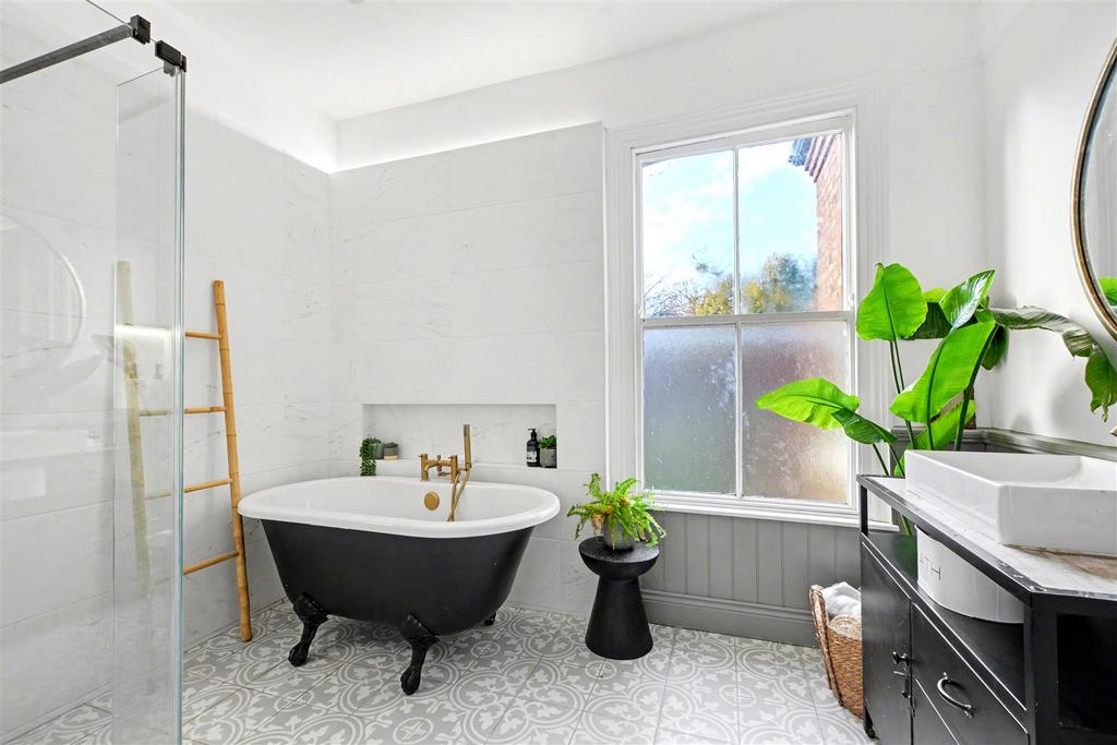 Bathroom (1).jpeg