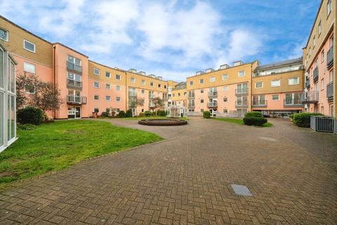 2 bedroom flat for sale - Wooldridge Close, Feltham TW14
