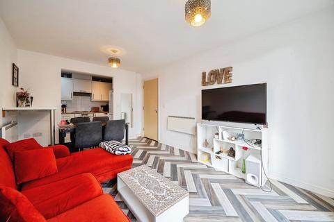 2 bedroom flat for sale, Wooldridge Close, Feltham TW14
