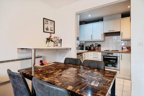 2 bedroom flat for sale, Wooldridge Close, Feltham TW14
