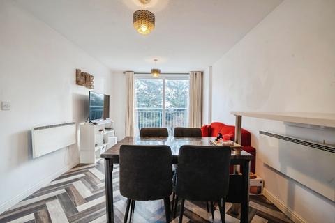 2 bedroom flat for sale, Wooldridge Close, Feltham TW14