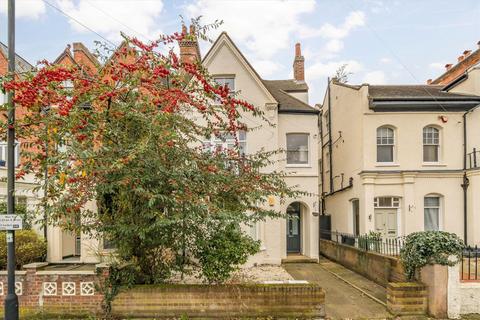 3 bedroom flat to rent, Romola Road, London SE24