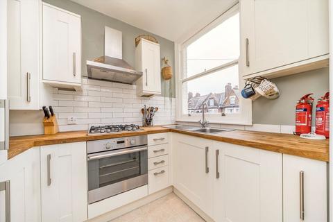 3 bedroom flat to rent, Romola Road, London SE24