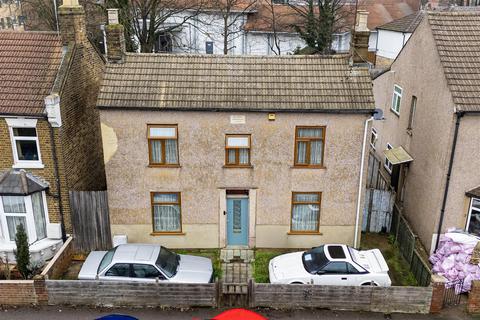3 bedroom detached house for sale, Gilbert Street, Enfield