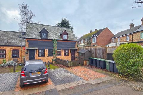 2 bedroom end of terrace house for sale - Claridges Lane, Ampthill, Bedfordshire, MK45