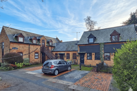 2 bedroom end of terrace house for sale, Claridges Lane, Ampthill, Bedfordshire, MK45
