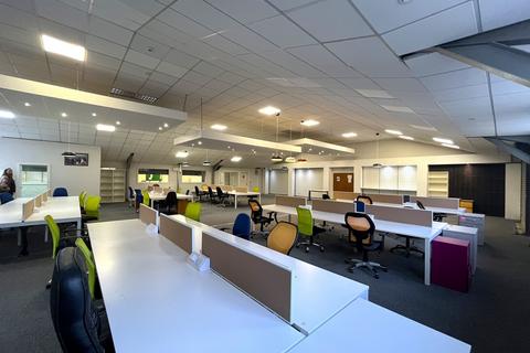 Industrial unit to rent, 5 Wadsworth Rd Greenford UB6 7JD