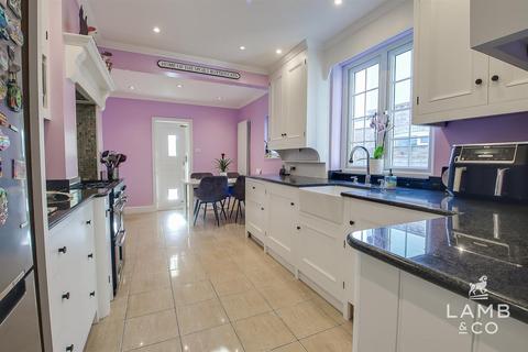 3 bedroom semi-detached house for sale, Walton Road, Clacton-On-Sea CO15