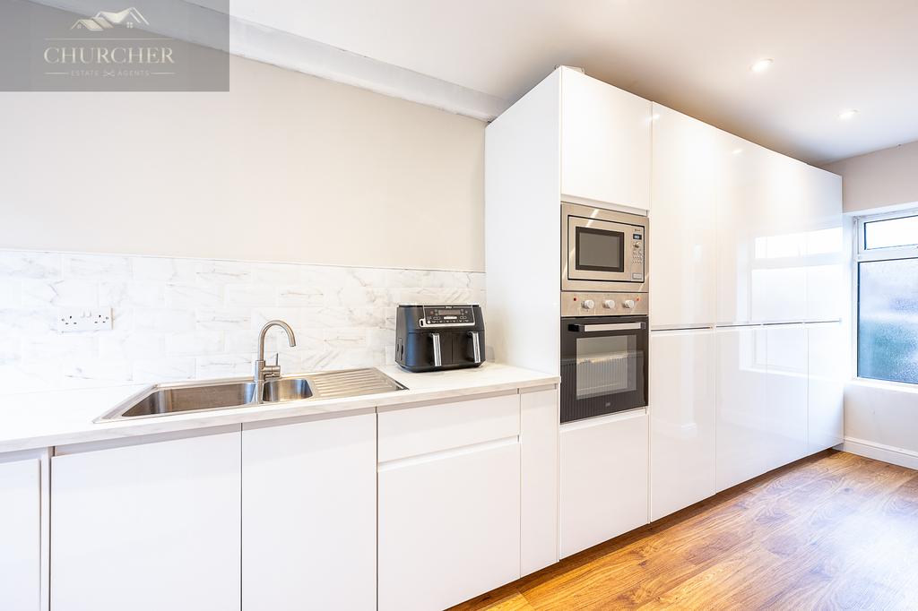 17hesketh Road-11
