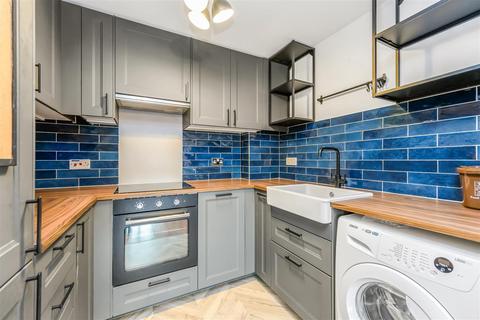 1 bedroom flat for sale, Teresa Mews, London