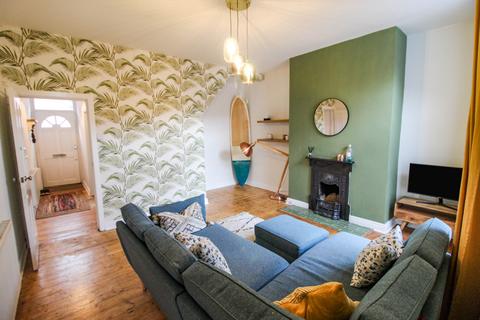 2 bedroom terraced house to rent, Heaton Street, Prestwich