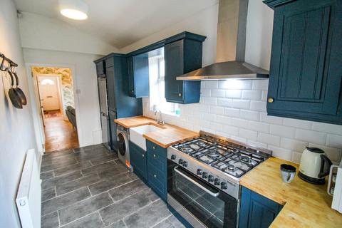 2 bedroom terraced house to rent, Heaton Street, Prestwich