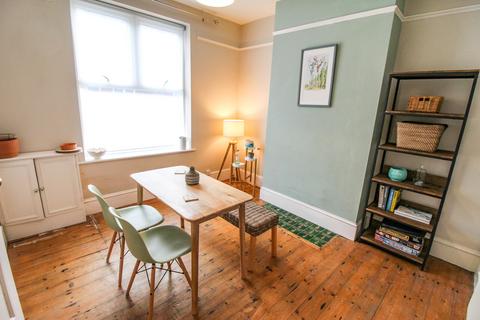 2 bedroom terraced house to rent, Heaton Street, Prestwich