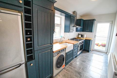 2 bedroom terraced house to rent, Heaton Street, Prestwich