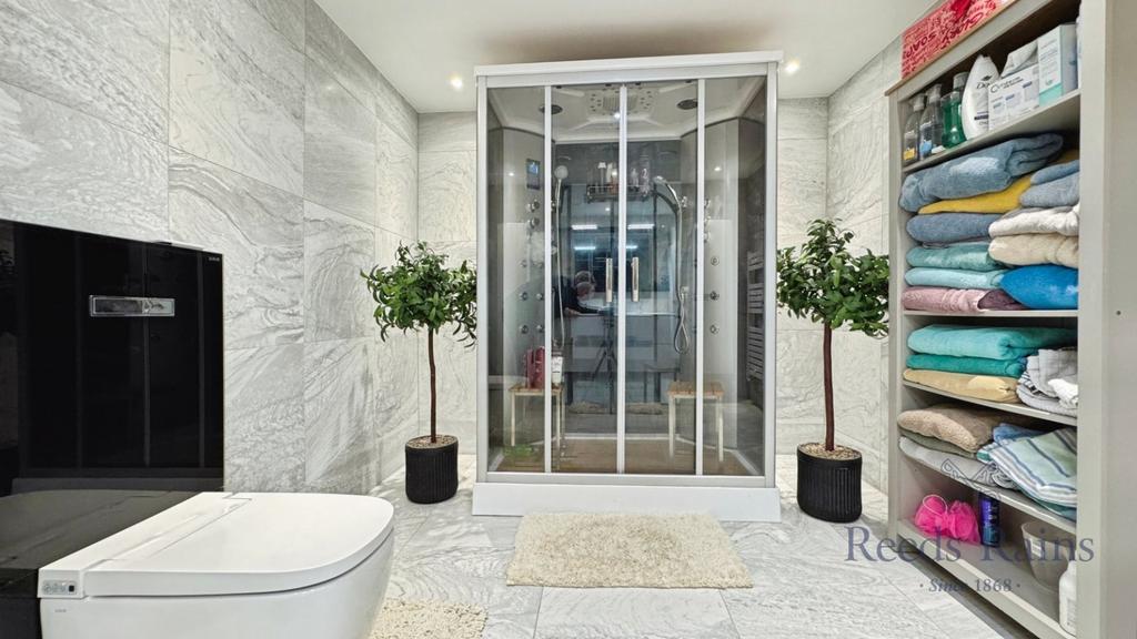 Master Ensuite