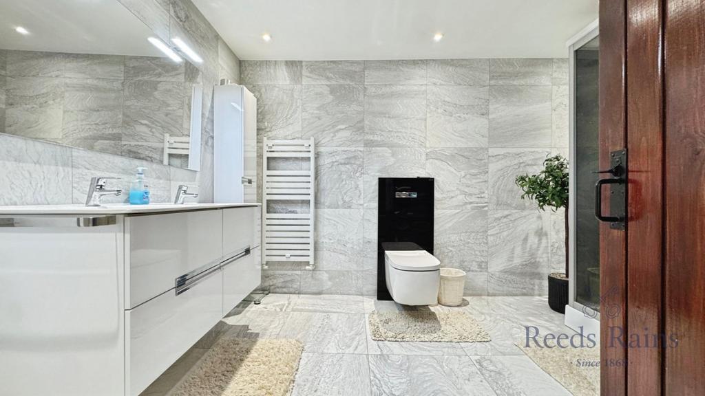 Master Ensuite