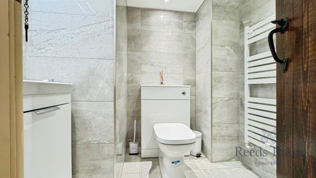 Ensuite To Bed Two