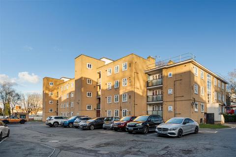 3 bedroom flat for sale, Streatham Hill, London