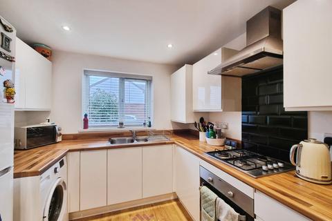 3 bedroom semi-detached house for sale, Fulwood Drive, Doncaster DN4