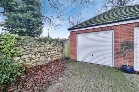 3 bedroom semi-detached house for sale, Fulwood Drive, Doncaster DN4