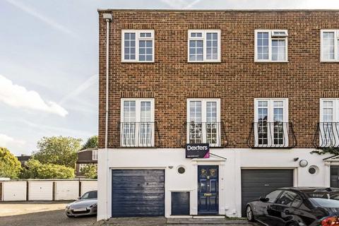 Topiary Square, Kew TW9