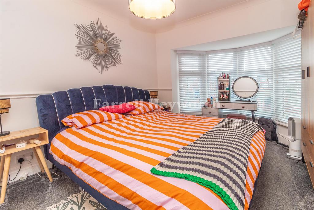 Bedroom 1 image 2