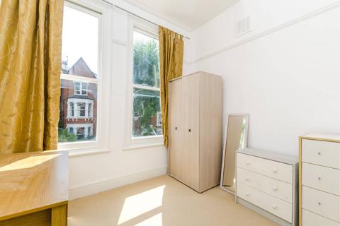 3 bedroom flat to rent, Nassington road, Hampstead, London, NW3