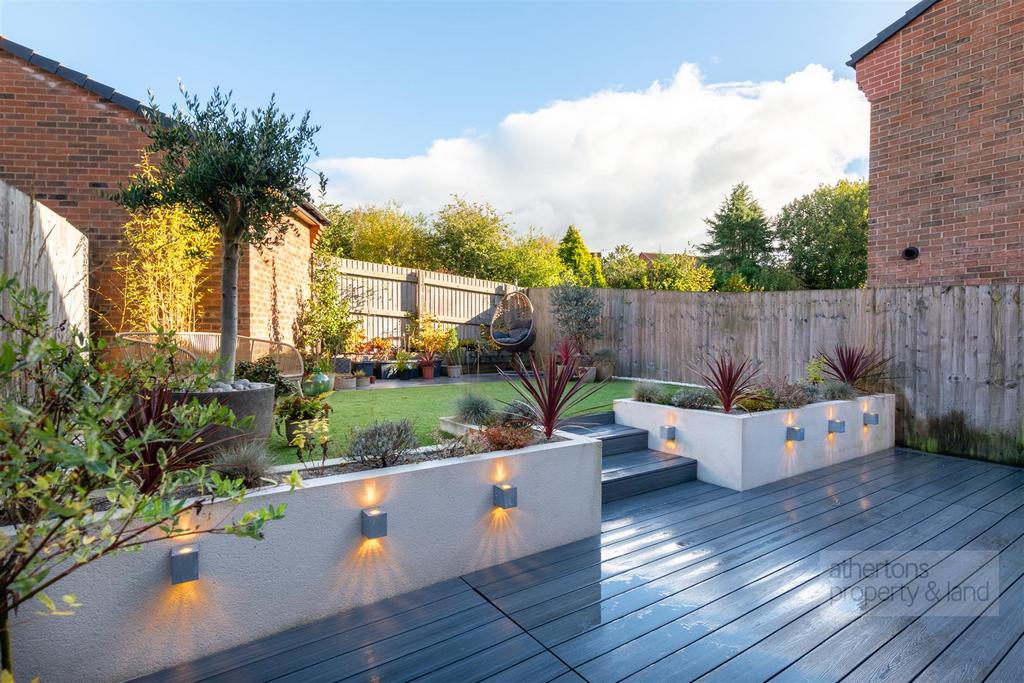 5 Meadow Close.jpg