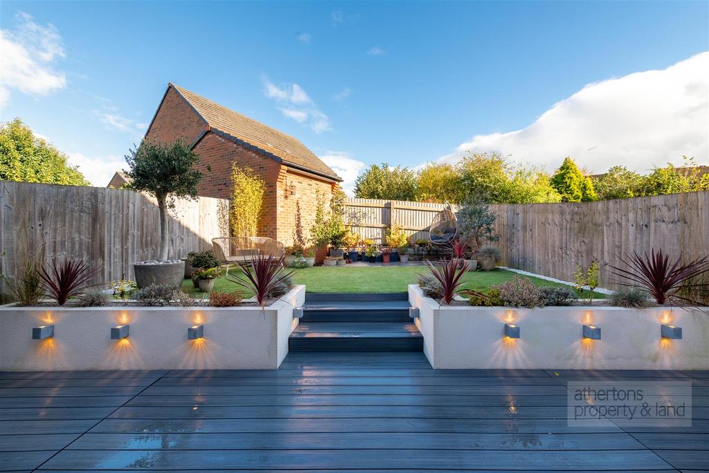 5 Meadow Close-2.jpg