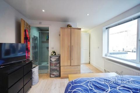 4 bedroom bungalow for sale, Linden Way, Selby YO8