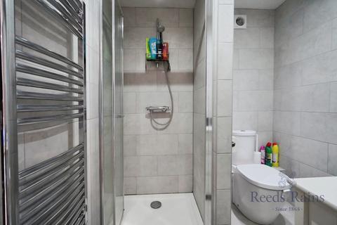 4 bedroom bungalow for sale, Linden Way, Selby YO8