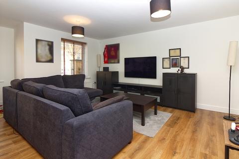undefined, CLOSE TO BLETCHLEY STATION - Spacious 2 bed, 2 bath apartment