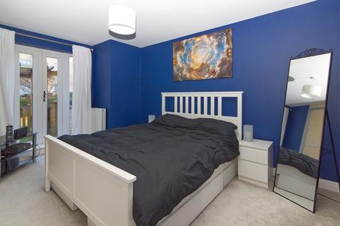 undefined, CLOSE TO BLETCHLEY STATION - Spacious 2 bed, 2 bath apartment