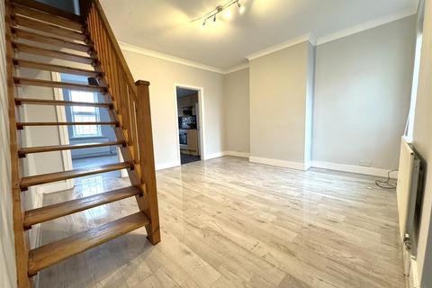 3 bedroom flat to rent, Bexley Road, Erith DA8