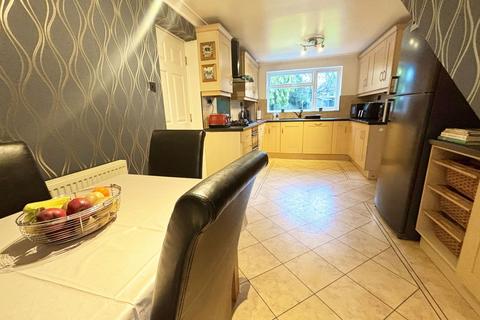 4 bedroom detached house for sale, St Peters Close, Hall Green