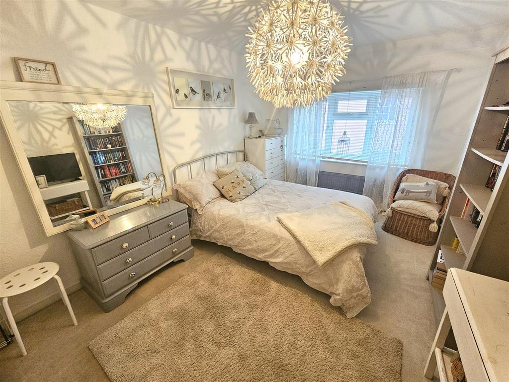 Bedroom 2 (2).jpg