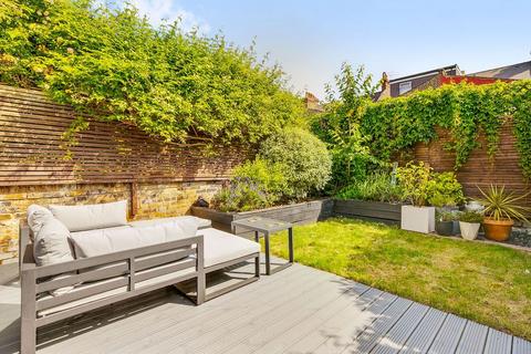 3 bedroom flat to rent, Wendover Road, London NW10