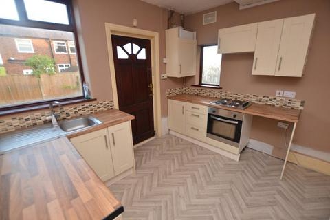 3 bedroom semi-detached house to rent, Wigan Road, Aspull