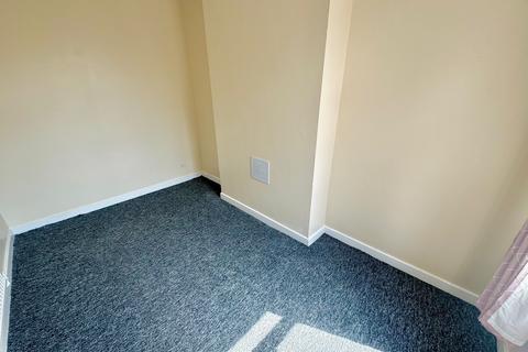 1 bedroom flat to rent, Newport Road, ,