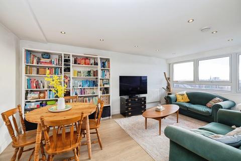 2 bedroom apartment for sale, Seven Sisters Road, London N4