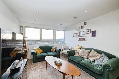 2 bedroom apartment for sale, Seven Sisters Road, London N4