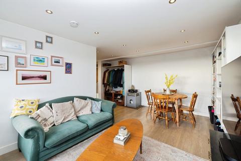 2 bedroom apartment for sale, Seven Sisters Road, London N4