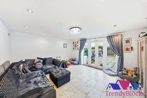 4 bedroom terraced house for sale, Montagu Gardens, Dartford DA1