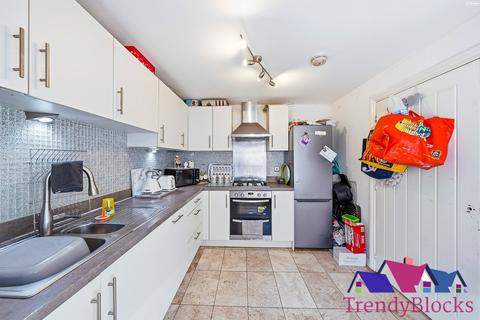 4 bedroom terraced house for sale, Montagu Gardens, Dartford DA1