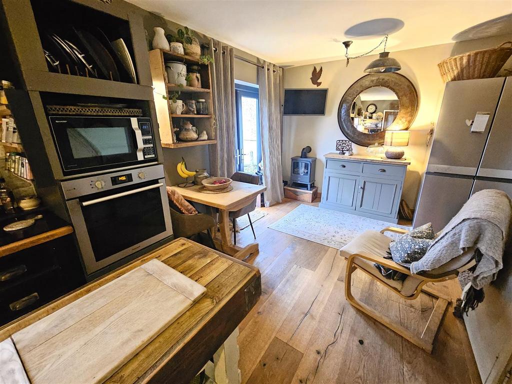 Dining Area.jpg