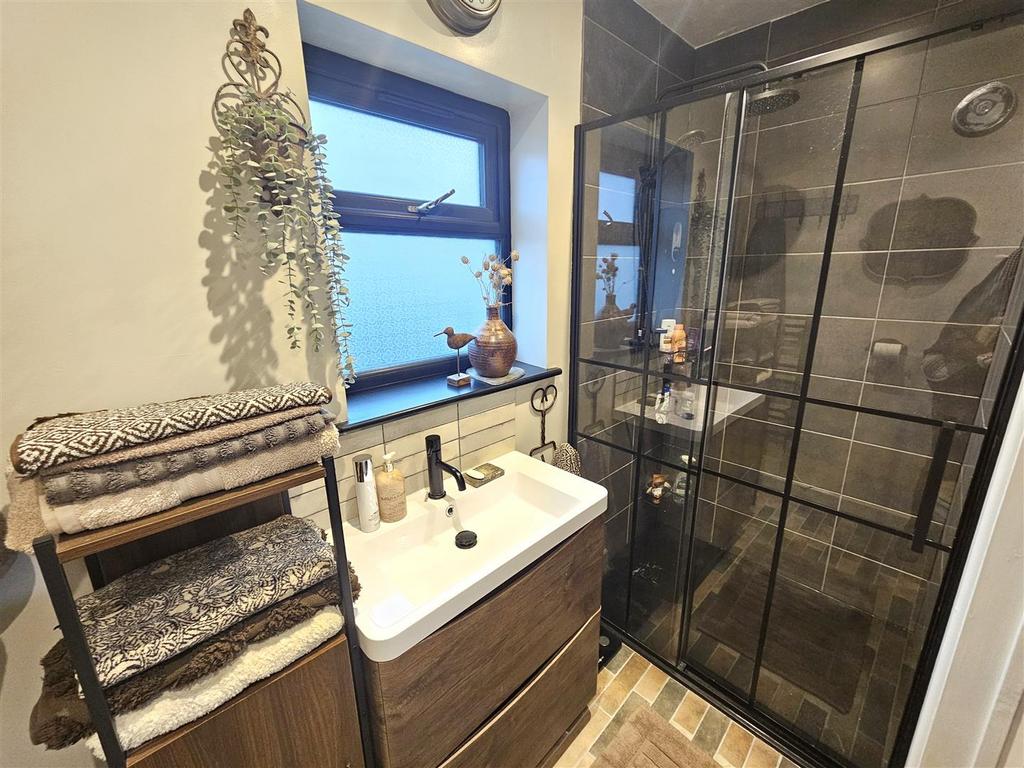 Shower Room.jpg