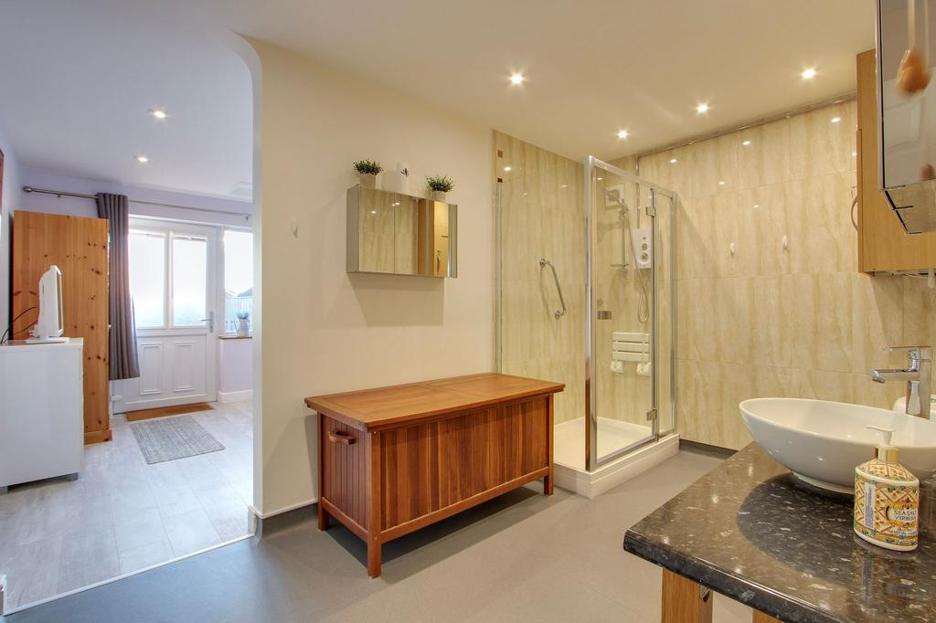 Annexe Shower Room